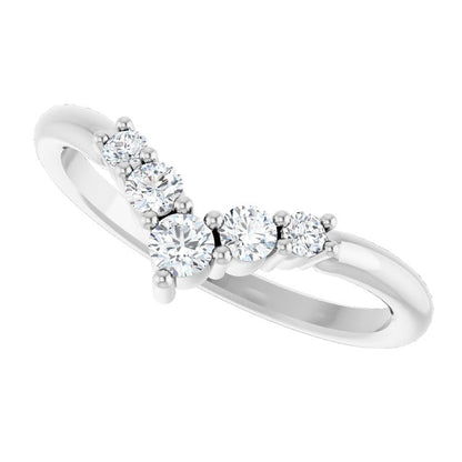 1/4 CTW Graduated V Ring